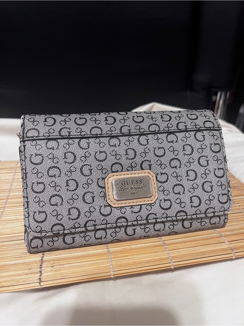 Vintage Guess Light Gray Background w/Black G monogram Trifold Wallet